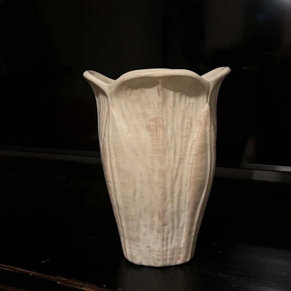 Vintage 90's Haeger Raised Leaf Pattern Tulip Vase 9